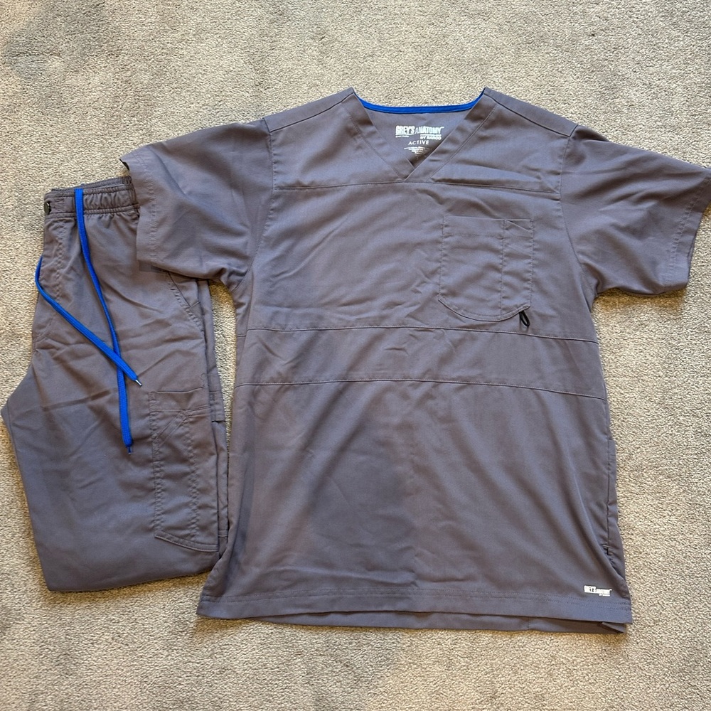 Set of Men’s Greys Anatomy Active Scrubs - Size Small, Grey